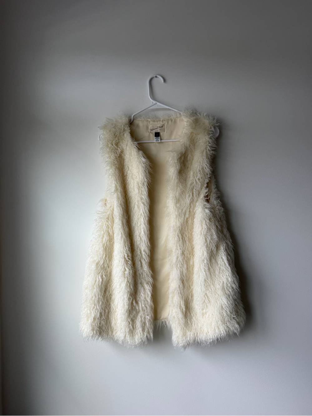 Universal Thread Cream Faux Fur Sleeveless Vest